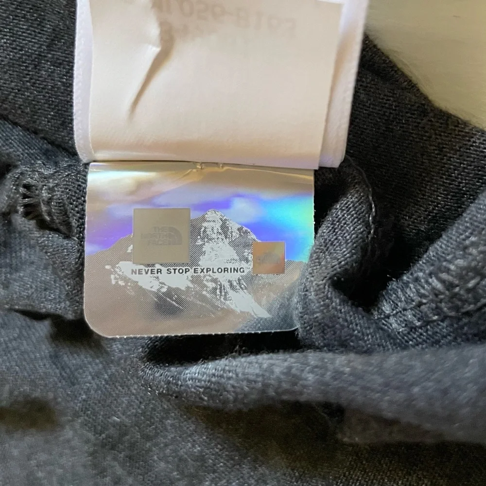 The North Face Men’s Short Sleeve Throwback Tee In Grey - Picture 6 of 6